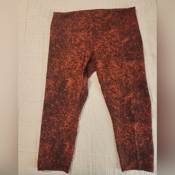 lululemon athletica Pants - Lululemon Women's Red Splatter Paint Ankle Length Leggings Size 18 New